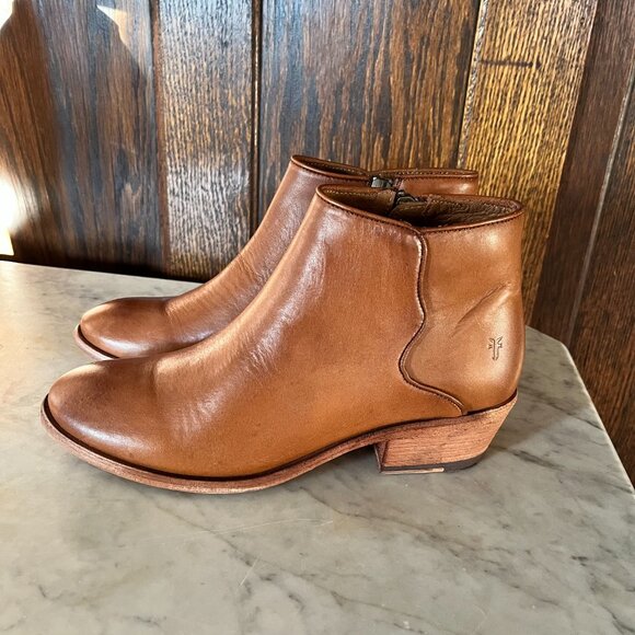 Frye Leather Zip Ankle Boots Carson Piping Cognac - Medium - Picture 4 of 7